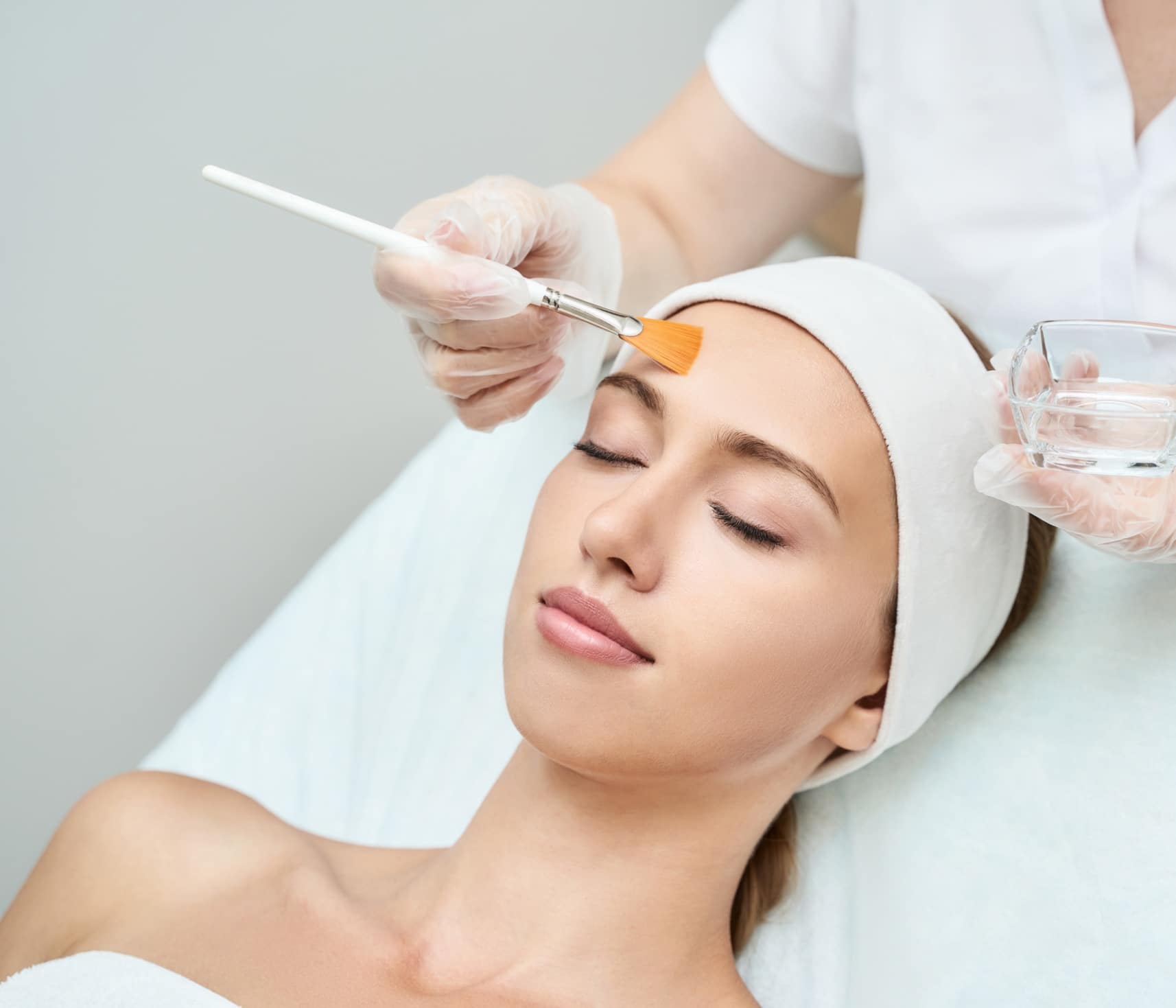 Peeling du visage : soin de la peau | Scéance et Tarifs | Genève | Face Clinic